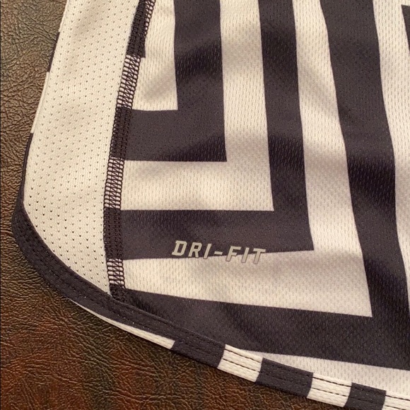 Nike Dry-Fit Tank Top - Picture 3 of 4